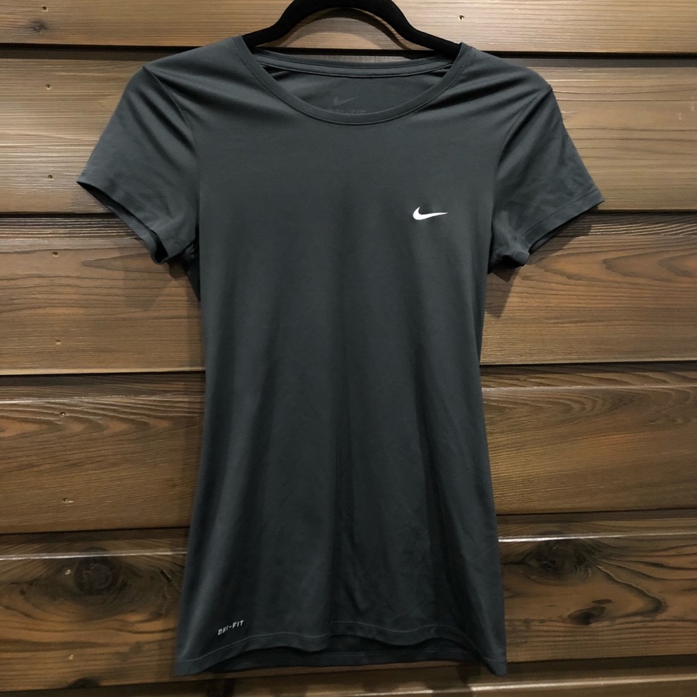 Women’s XS Nike Dri-Fit Shirt